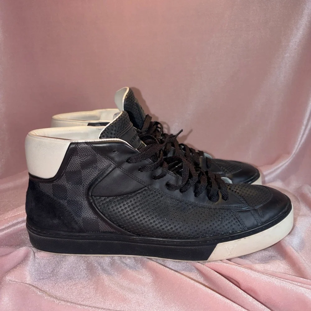 Authentic Louis Vuitton Damier Graphite High Top Sneakers - Size 9 - 2011 - Picture 3 of 6